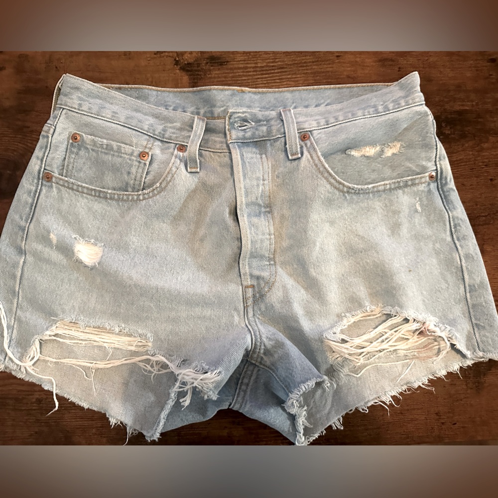 Levi Cutoff Shorts